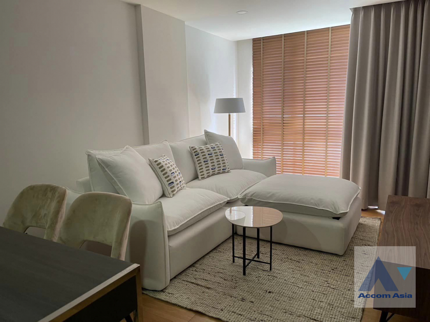  1 Bedroom  Condominium For Sale in Ploenchit, Bangkok  near BTS Chitlom (AA40651)