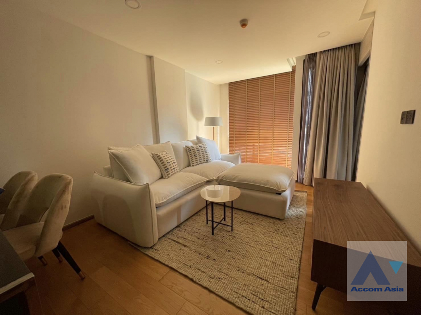  1 Bedroom  Condominium For Sale in Ploenchit, Bangkok  near BTS Chitlom (AA40651)