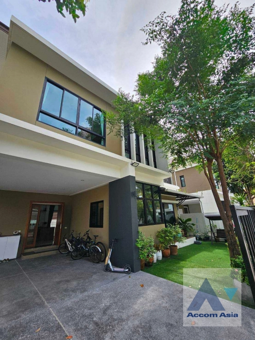  5 Bedrooms  House For Rent in Bangna, Bangkok  (AA40652)