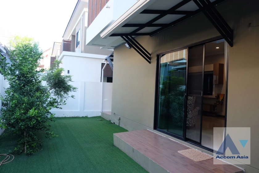 22  4 br House For Rent in Bang Na ,Bangkok  at Private Environment Space AA40652