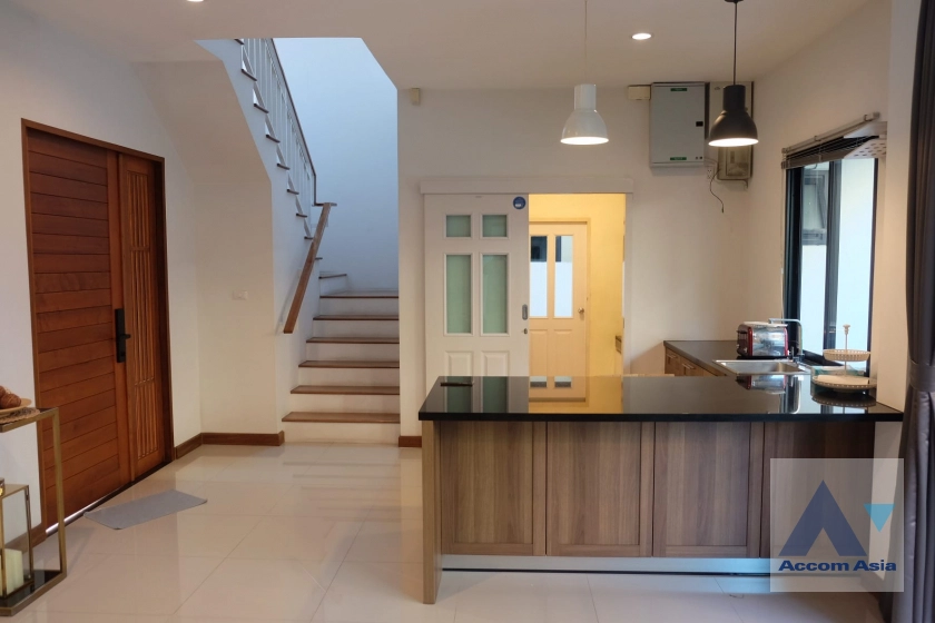 10  4 br House For Rent in Bang Na ,Bangkok  at Private Environment Space AA40652