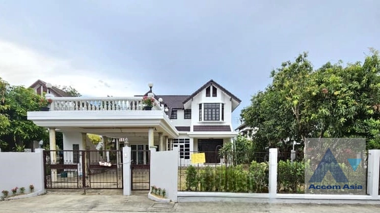  3 Bedrooms  House For Sale in Pattanakarn, Bangkok  (AA40658)