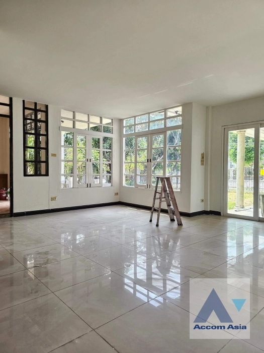 4  3 br House For Sale in pattanakarn ,Bangkok  AA40658