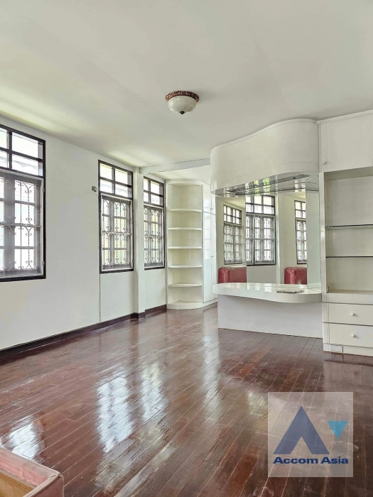  3 Bedrooms  House For Sale in Pattanakarn, Bangkok  (AA40658)