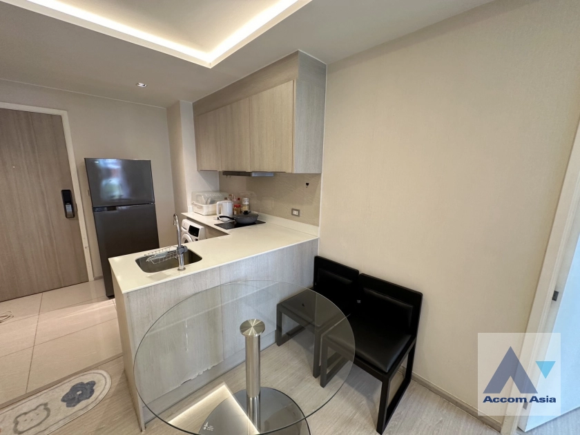  2 Bedrooms  Condominium For Rent in Sukhumvit, Bangkok  near BTS Thong Lo (AA40660)