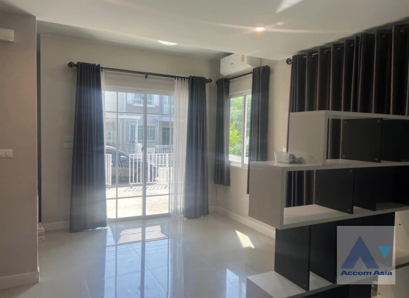  3 Bedrooms  Townhouse For Rent in Samutprakan, Samutprakan  (AA40663)