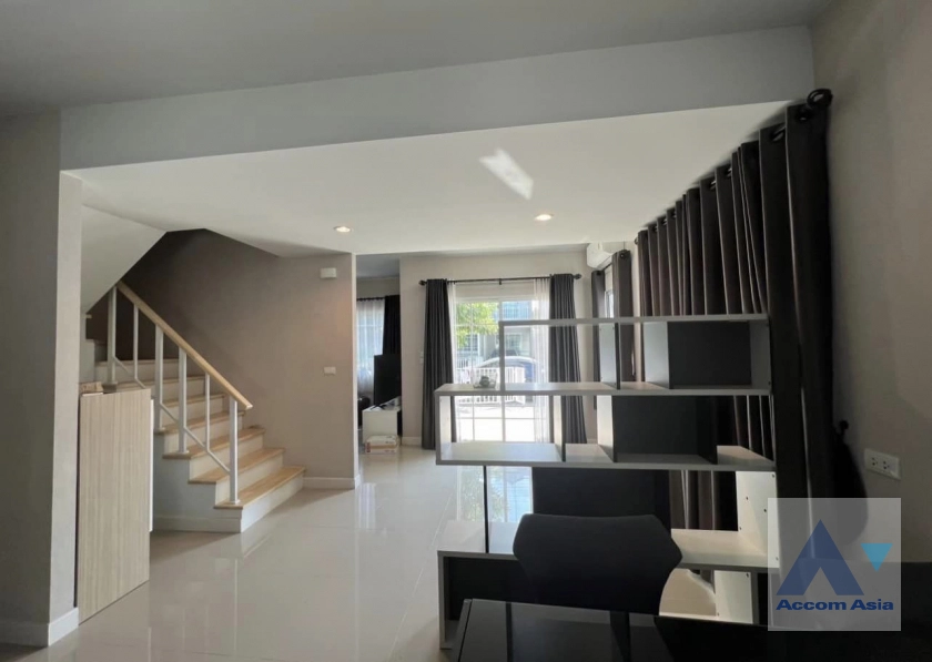 5  3 br Townhouse For Rent in Samutprakan ,Samutprakan  at The Village 3 Bang Na-Wong Waen AA40663