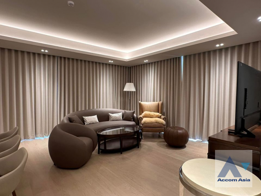  2 Bedrooms  Condominium For Rent in Ploenchit, Bangkok  near BTS Ploenchit (AA40667)