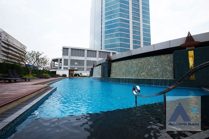  3 Bedrooms  Condominium For Rent in Ploenchit, Bangkok  near MRT Sam Yan (AA40671)