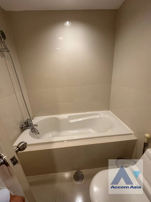 18  3 br Condominium For Rent in Ploenchit ,Bangkok MRT Sam Yan at Chamchuri Square Residence AA40671