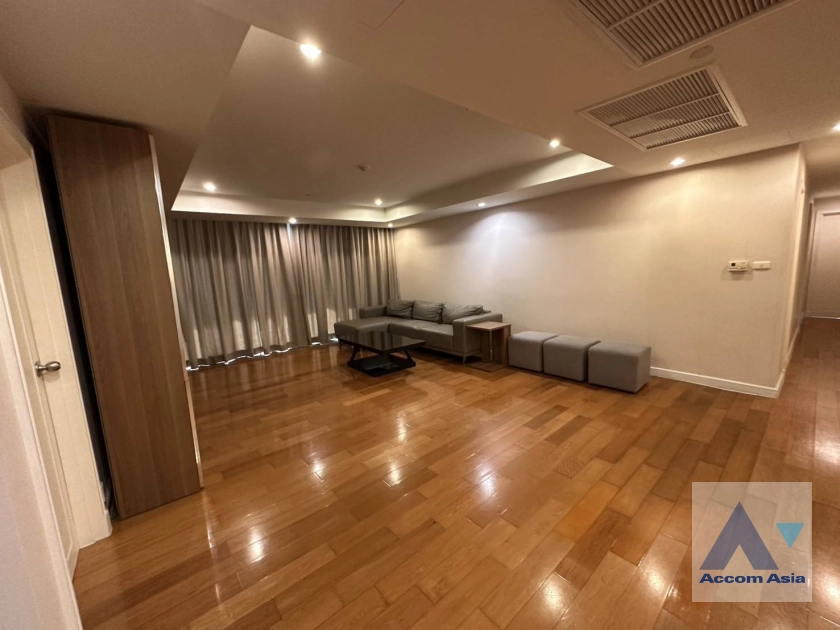  3 Bedrooms  Condominium For Rent in Ploenchit, Bangkok  near MRT Sam Yan (AA40671)