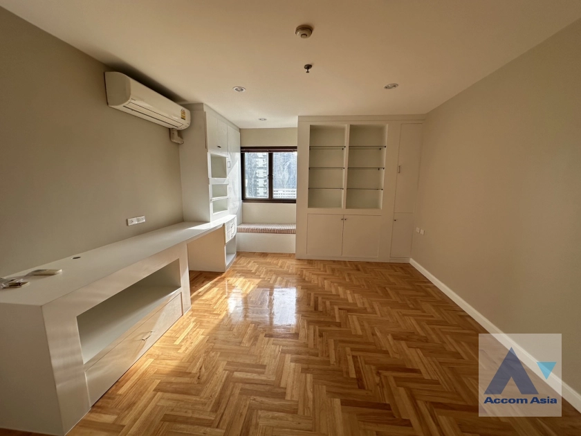  3 Bedrooms  Condominium For Sale in Sukhumvit, Bangkok  near BTS Thong Lo (AA40672)