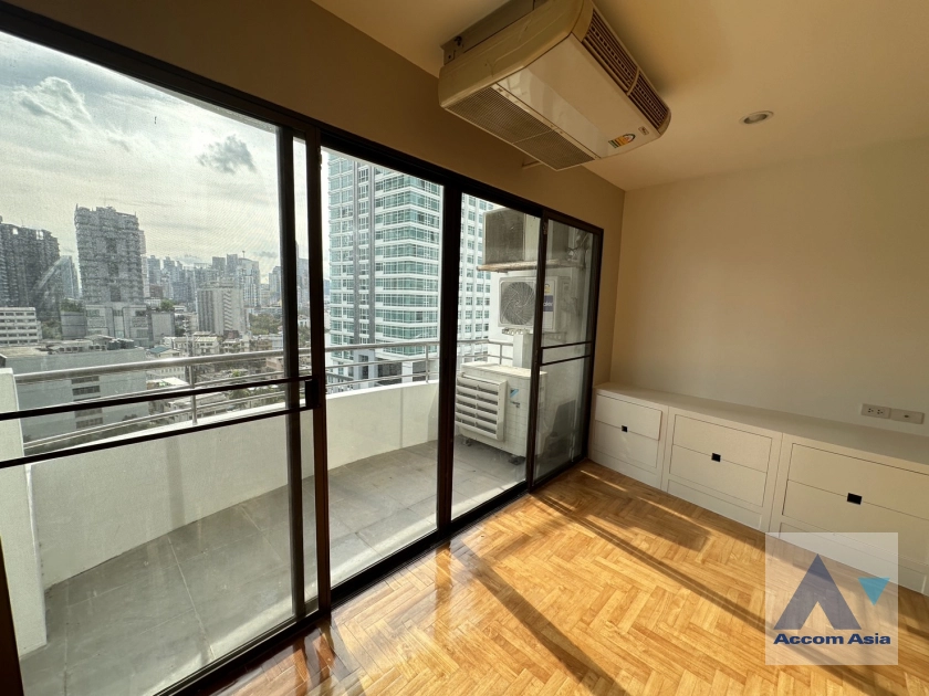  3 Bedrooms  Condominium For Sale in Sukhumvit, Bangkok  near BTS Thong Lo (AA40672)