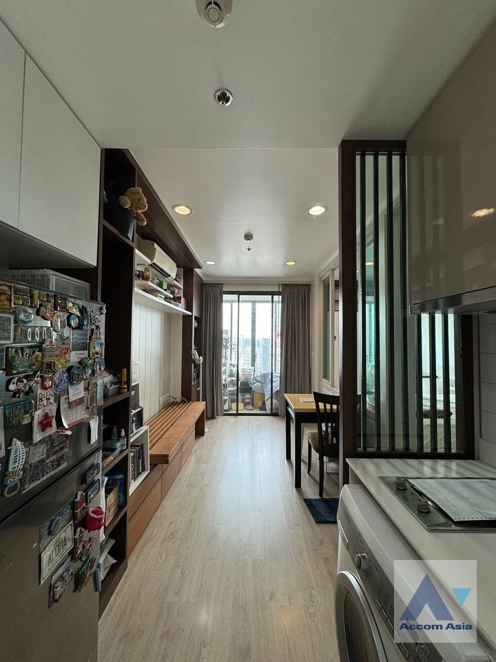  1 Bedroom  Condominium For Sale in Phaholyothin, Bangkok  near BTS Ratchathewi (AA40683)