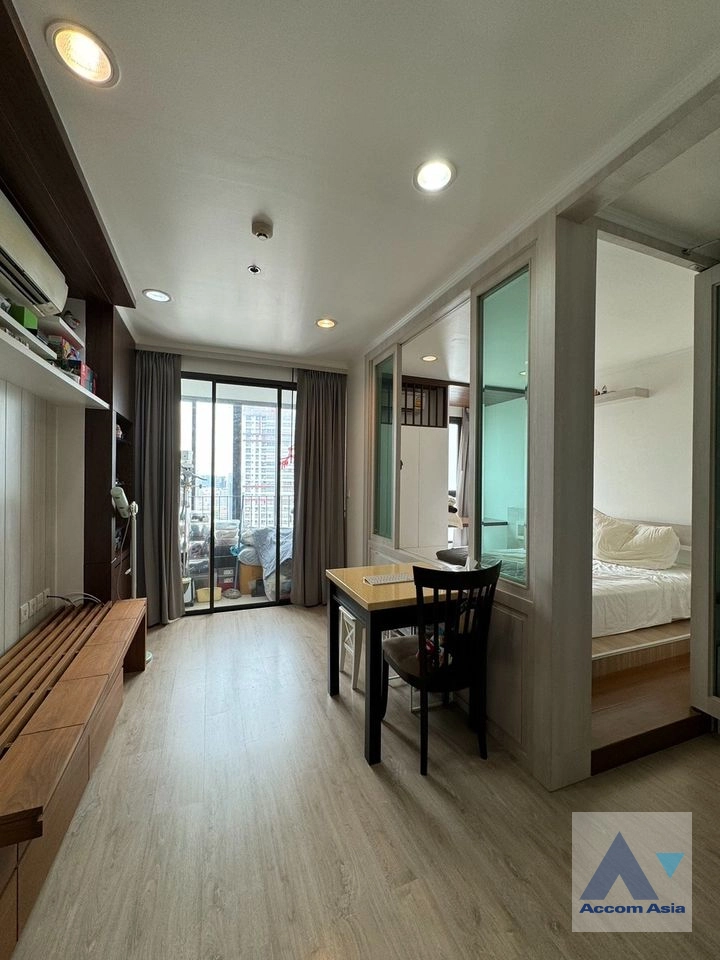  1 Bedroom  Condominium For Sale in Phaholyothin, Bangkok  near BTS Ratchathewi (AA40683)