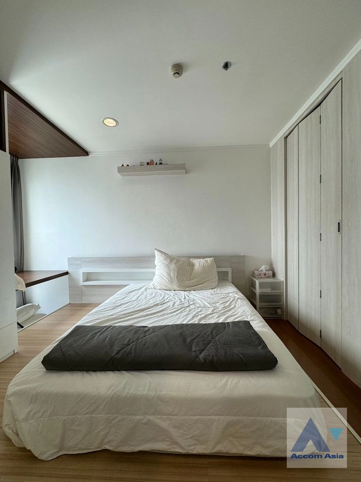  1 Bedroom  Condominium For Sale in Phaholyothin, Bangkok  near BTS Ratchathewi (AA40683)