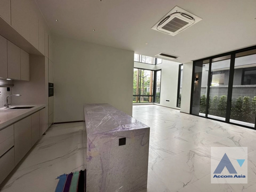  4 Bedrooms  House For Rent in Pattanakarn, Bangkok  (AA40688)