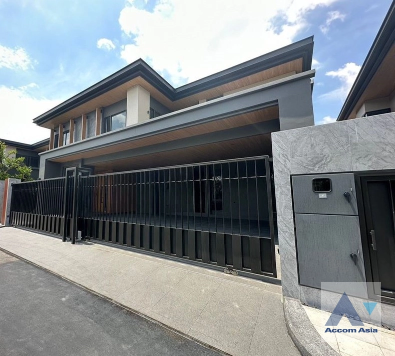  4 Bedrooms  House For Rent in Pattanakarn, Bangkok  (AA40688)