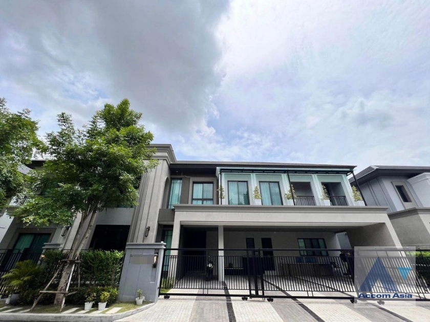  5 Bedrooms  House For Sale in Pattanakarn, Bangkok  near ARL Ban Thap Chang (AA40694)