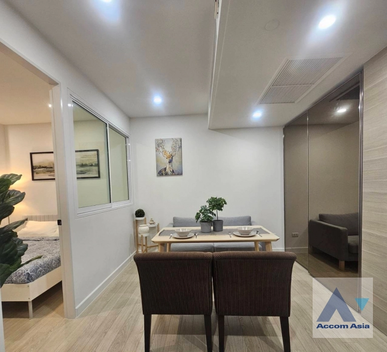  1 Bedroom  Condominium For Rent in Sukhumvit, Bangkok  near BTS Asok (AA40704)