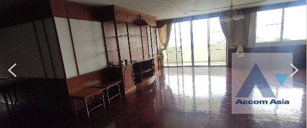  3 Bedrooms  Apartment For Rent in Sukhumvit, Bangkok  near BTS Ekkamai (AA40708)