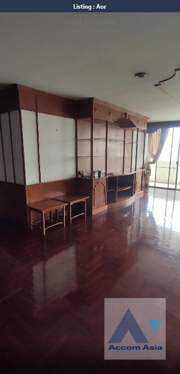  3 Bedrooms  Apartment For Rent in Sukhumvit, Bangkok  near BTS Ekkamai (AA40708)