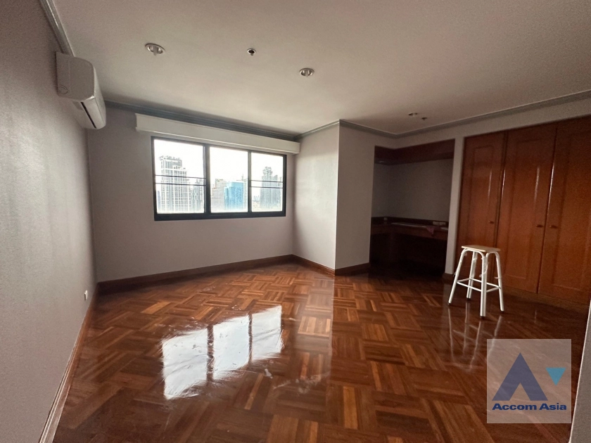  2 Bedrooms  Apartment For Rent in Sukhumvit, Bangkok  near BTS Ekkamai (AA40716)