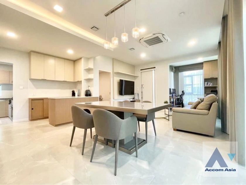  4 Bedrooms  House For Rent in Pattanakarn, Bangkok  (AA40723)