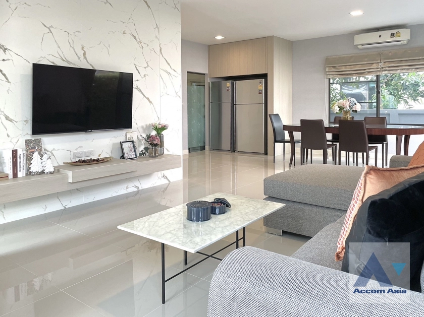  4 Bedrooms  House For Rent in Pattanakarn, Bangkok  (AA40726)