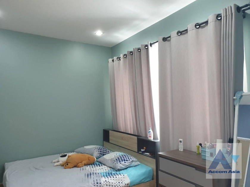  1  3 br Townhouse for rent and sale in Petchkasem ,Bangkok BTS Wuthakat at Golden Town Sathorn AA40728