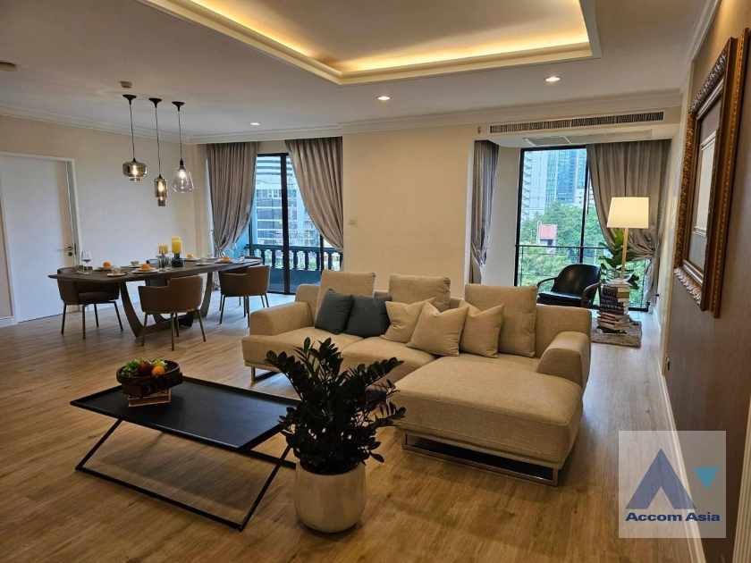  2 Bedrooms  Apartment For Rent in Ploenchit, Bangkok  near BTS Ploenchit (AA40735)