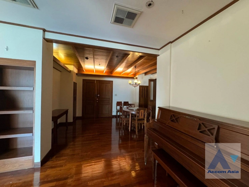  2 Bedrooms  Condominium For Rent in Ploenchit, Bangkok  near BTS Chitlom (AA40743)