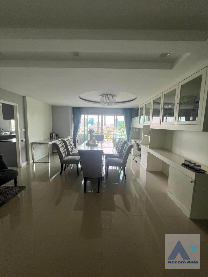  3 Bedrooms  Condominium For Rent in Sukhumvit, Bangkok  near BTS Phrom Phong (AA40751)