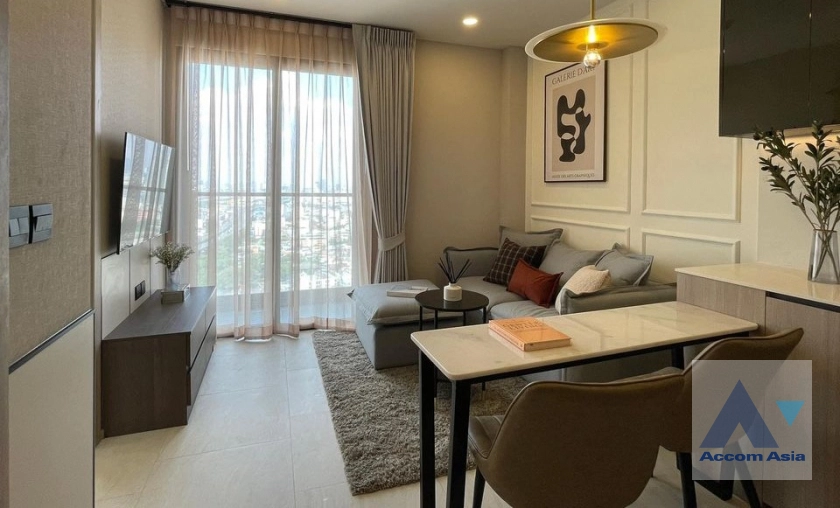  1 Bedroom  Condominium For Rent in Ploenchit, Bangkok  (AA40758)