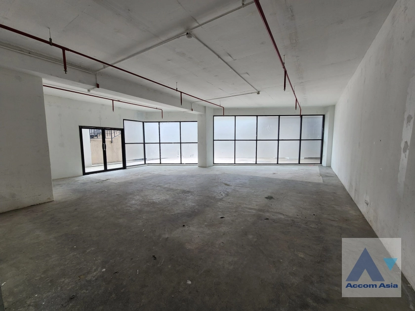  1  Retail / Showroom For Rent in Sathorn ,Bangkok BTS Surasak at Vanilla Moon AA40768