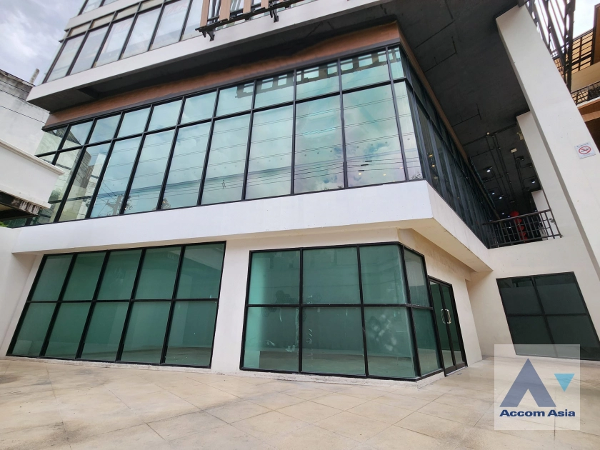  2  Retail / Showroom For Rent in Sathorn ,Bangkok BTS Surasak at Vanilla Moon AA40768