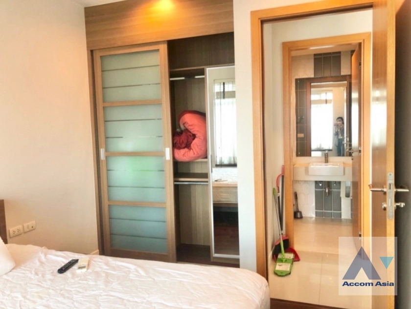  1 Bedroom  Condominium For Rent in ,   near MRT Phetchaburi (AA40785)