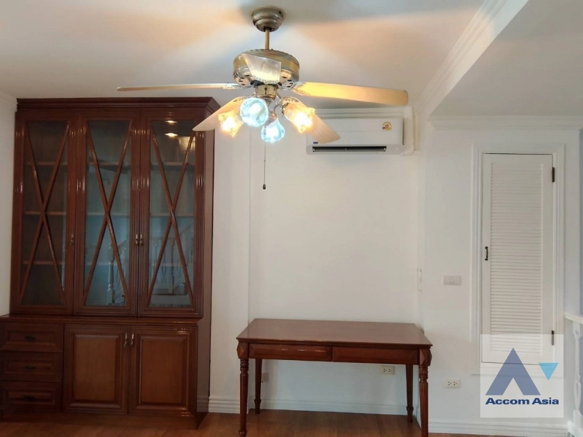 24  3 br Townhouse For Rent in Bang Na ,Bangkok BTS Bearing at Fantasia Villa 2 AA40788