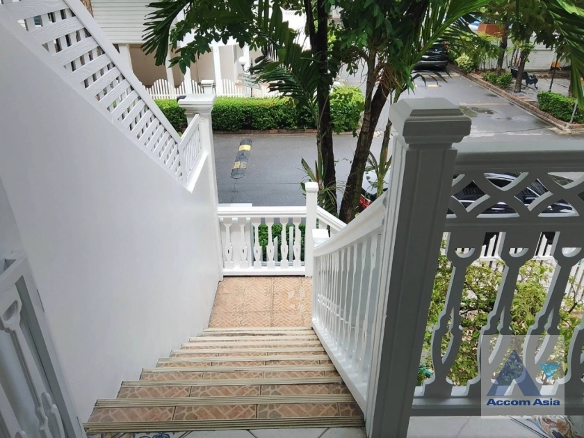 32  3 br Townhouse For Rent in Bang Na ,Bangkok BTS Bearing at Fantasia Villa 2 AA40788