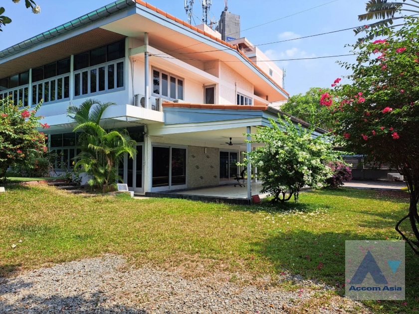 Private Swimming Pool |  4 Bedrooms  House For Rent in Ratchadapisek, Bangkok  near MRT Phetchaburi (AA40803)
