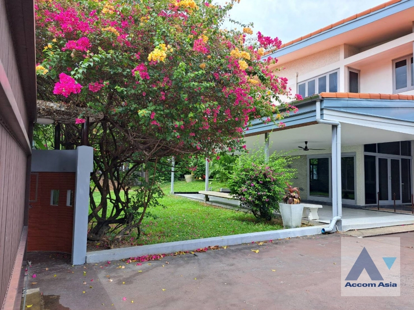 6  4 br House For Rent in ratchadapisek ,Bangkok MRT Phetchaburi AA40803