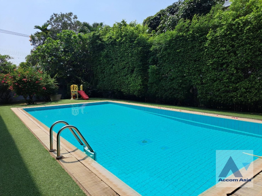 Private Swimming Pool |  4 Bedrooms  House For Rent in Ratchadapisek, Bangkok  near MRT Phetchaburi (AA40803)