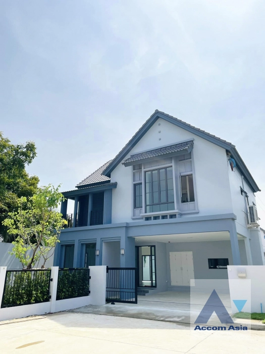 4 Bedrooms  House For Rent & Sale in Petchkasem, Bangkok  (AA40808)