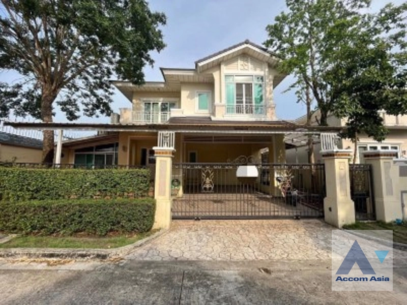  3 Bedrooms  House For Rent in Latkrabang, Bangkok  near ARL Ban Thap Chang (AA40812)