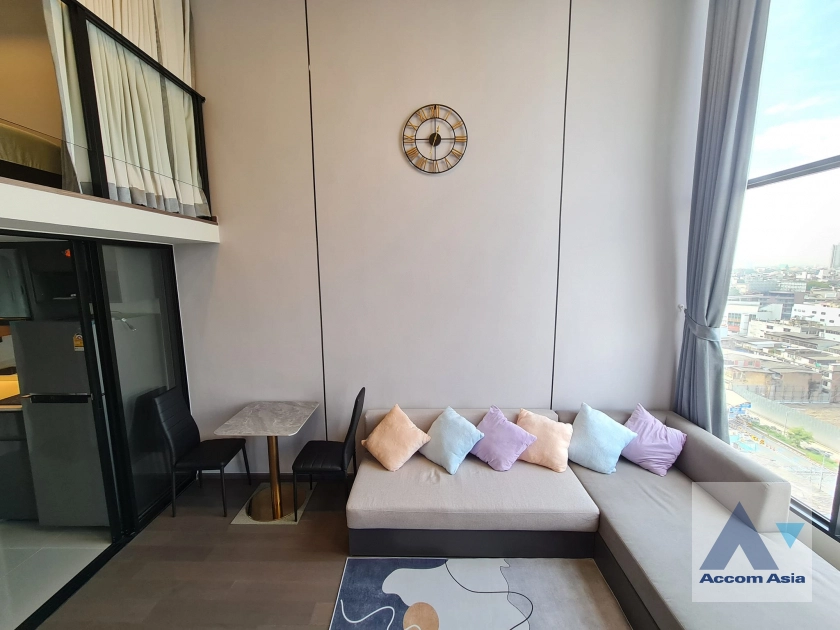  1 Bedroom  Condominium For Rent in Silom, Bangkok  (AA40817)