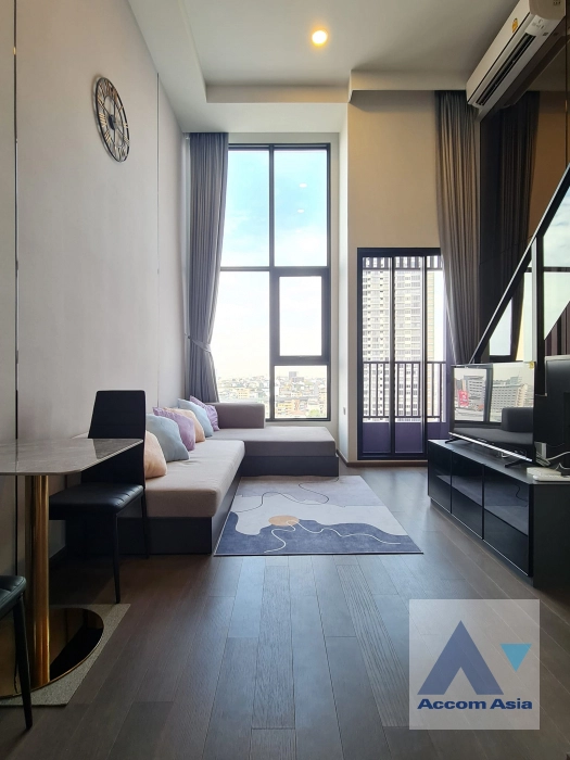  1 Bedroom  Condominium For Rent in Silom, Bangkok  (AA40817)