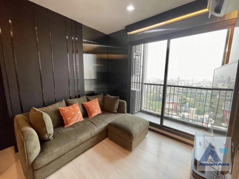  2 Bedrooms  Condominium For Rent in Ploenchit, Bangkok  near BTS Ploenchit (AA40819)