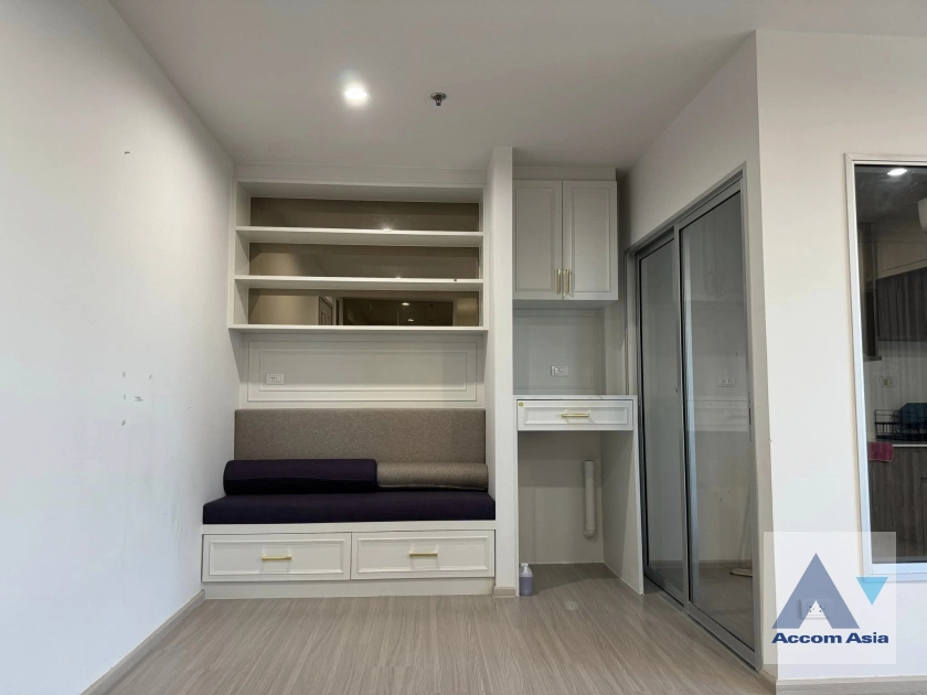  2 Bedrooms  Condominium For Sale in Petchkasem, Bangkok  (AA40833)