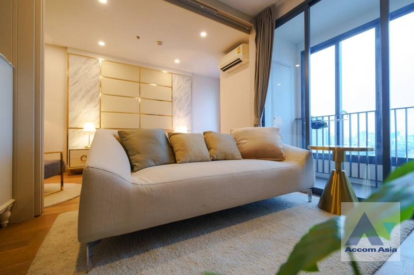  1 Bedroom  Condominium For Rent & Sale in Phaholyothin, Bangkok  near BTS Chitlom (AA40837)