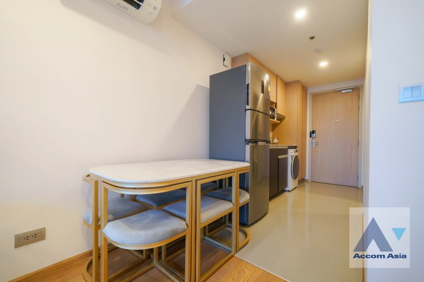  1 Bedroom  Condominium For Rent & Sale in Phaholyothin, Bangkok  near BTS Chitlom (AA40837)